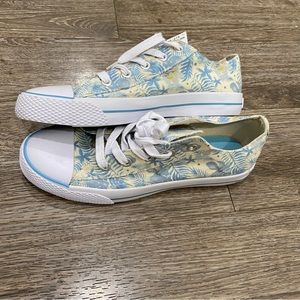 NWT AIRWALK Hawaiian print shoes